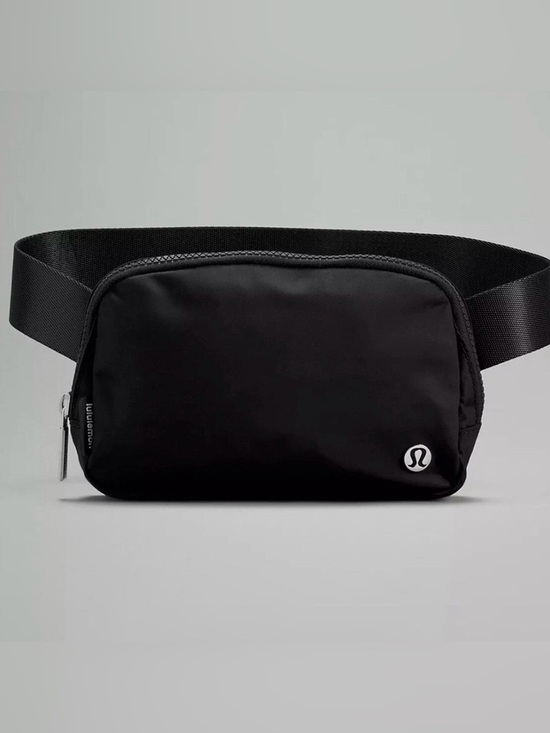 lululemon athletica Handbags - Lululemon everywhere belt Bag new